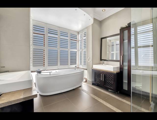 5 BEDROOM HOUSE FOR SALE IN HYDE PARK